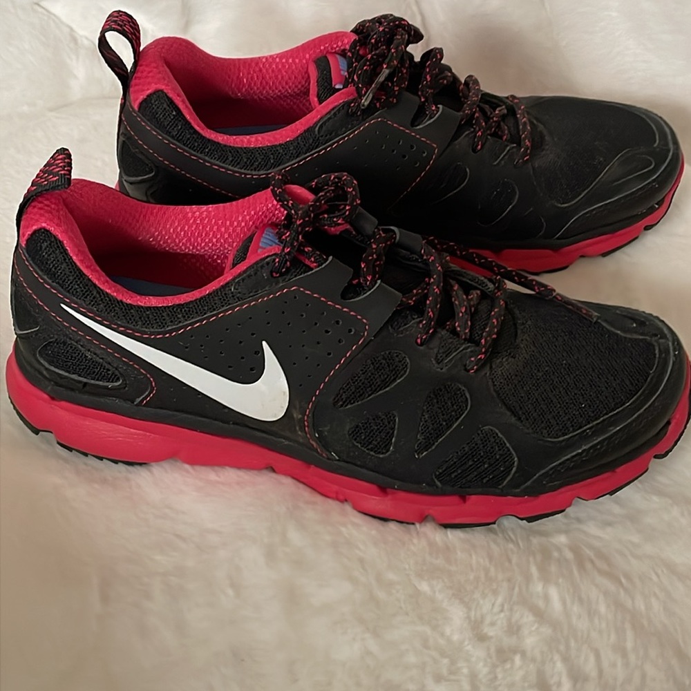 Nike flex trail women’s shoes in excellent condition preowned like new